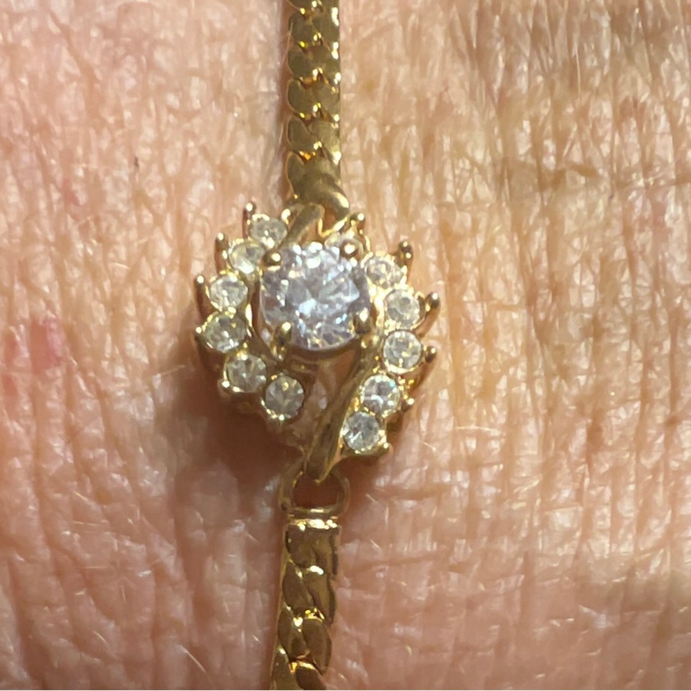 7 1/2” CZ Bracelet Gorgeous center has 12 small CZ & 1 Lg. Center CZ